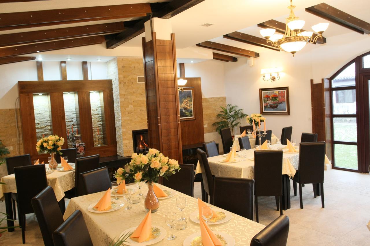Hotel Roco Izvin Bagian luar foto