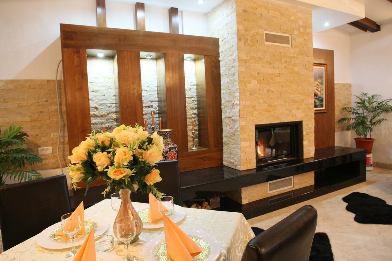 Hotel Roco Izvin Bagian luar foto