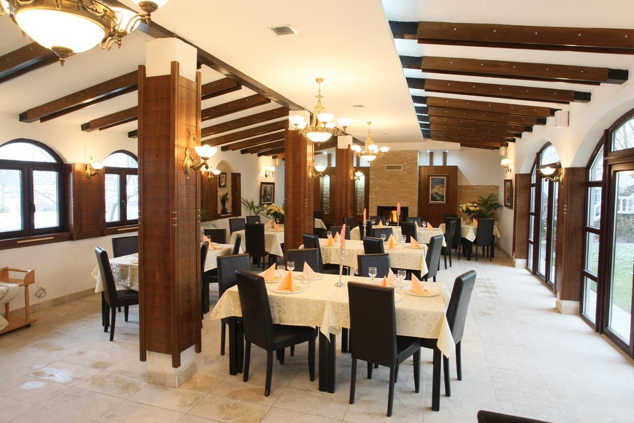 Hotel Roco Izvin Bagian luar foto