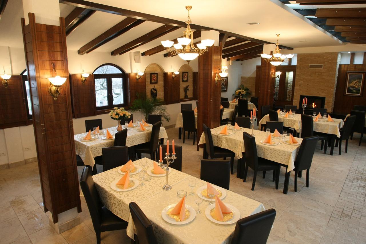 Hotel Roco Izvin Bagian luar foto