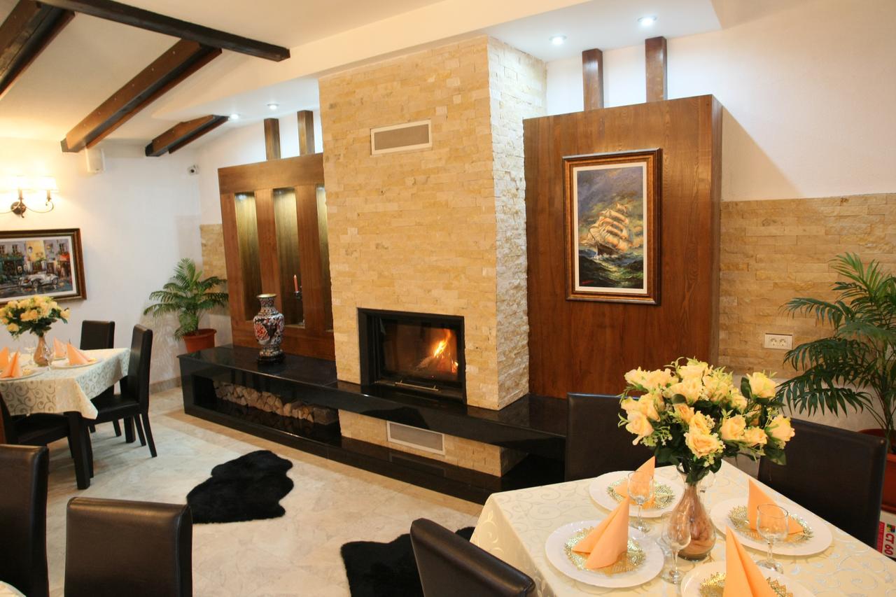 Hotel Roco Izvin Bagian luar foto