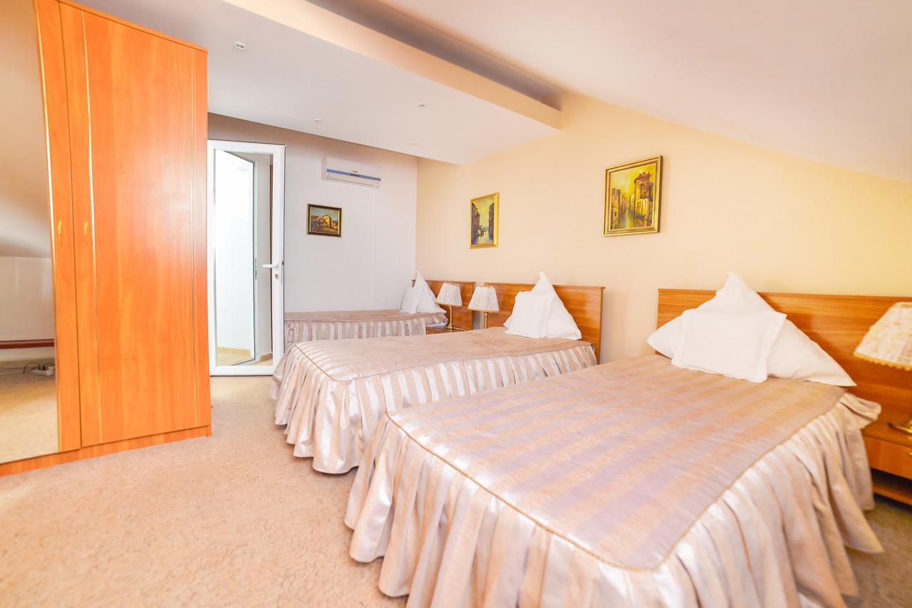 Hotel Roco Izvin Bagian luar foto