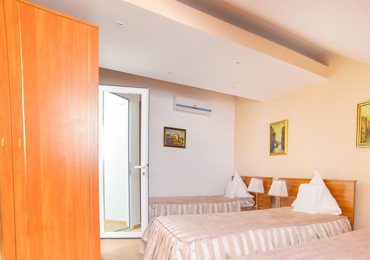 Hotel Roco Izvin Bagian luar foto