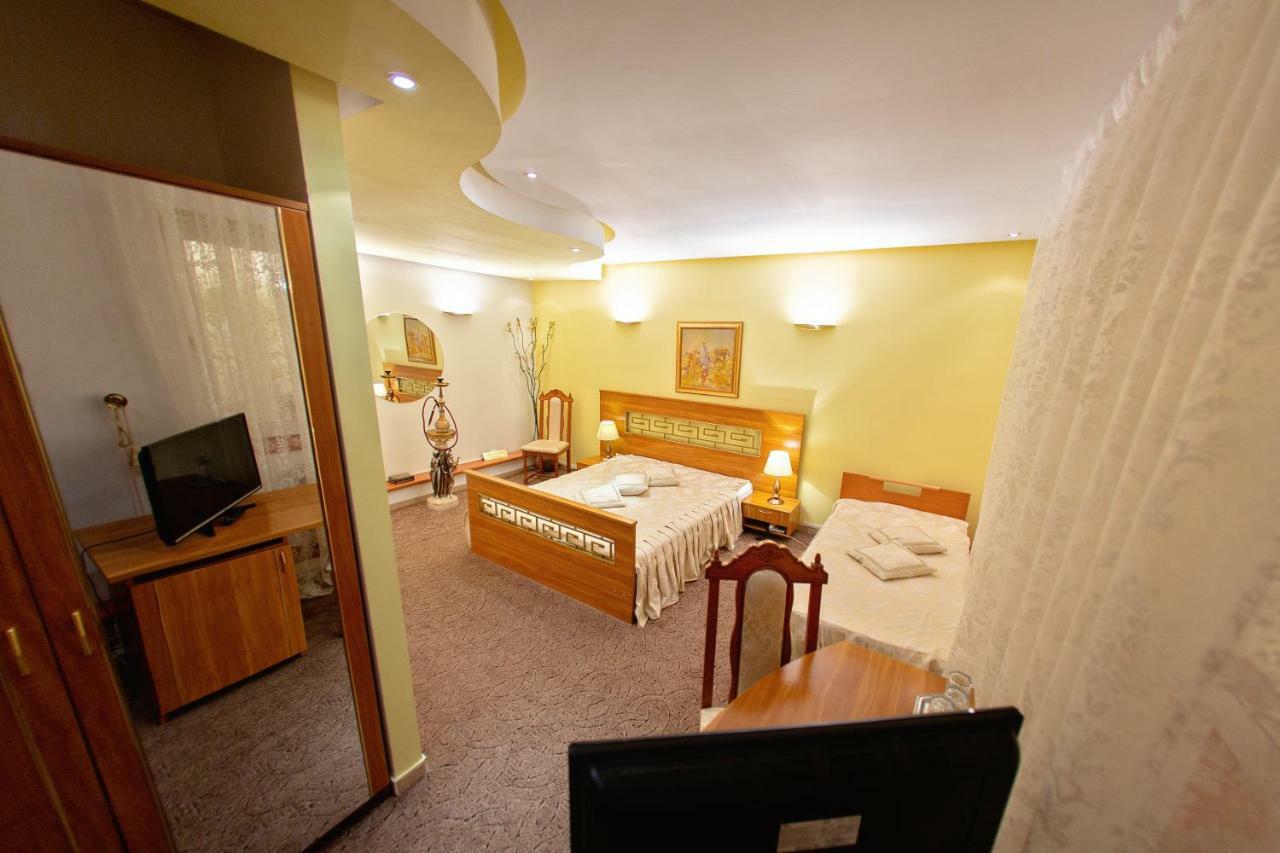 Hotel Roco Izvin Bagian luar foto