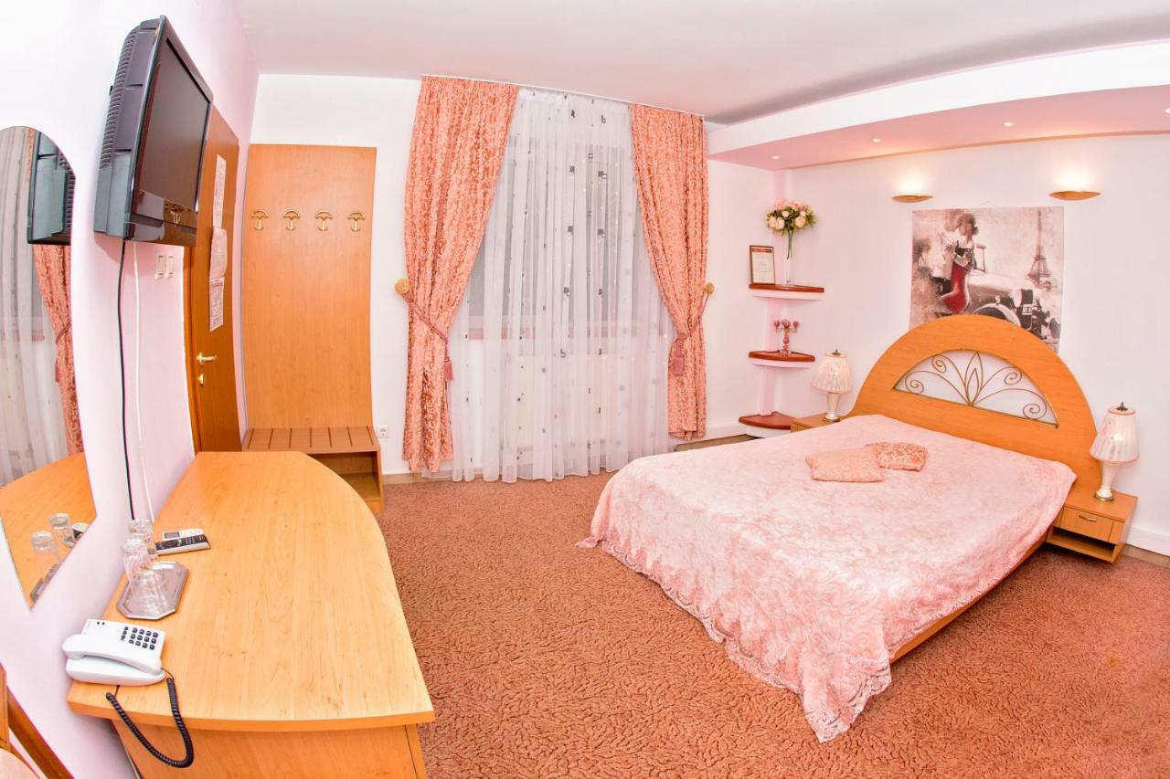 Hotel Roco Izvin Bagian luar foto