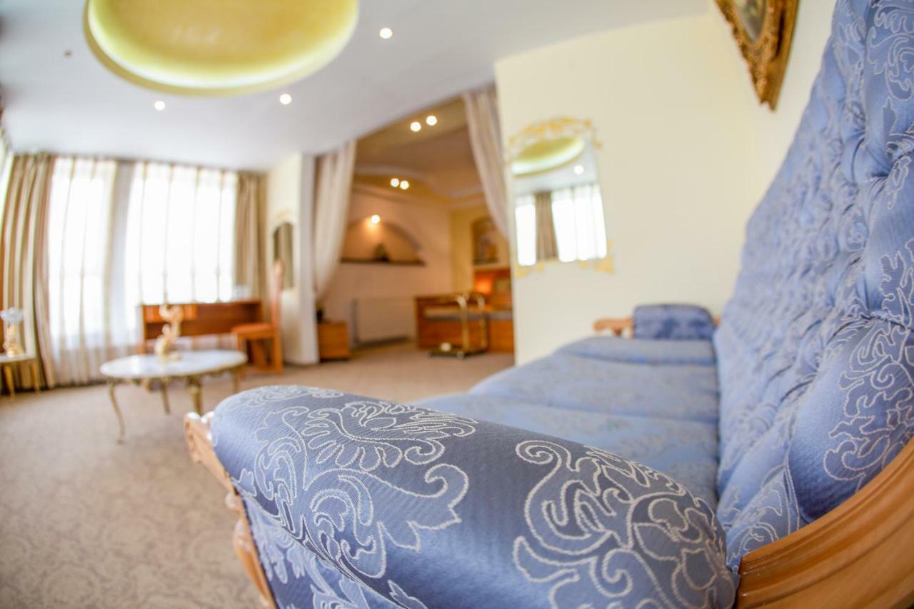 Hotel Roco Izvin Bagian luar foto