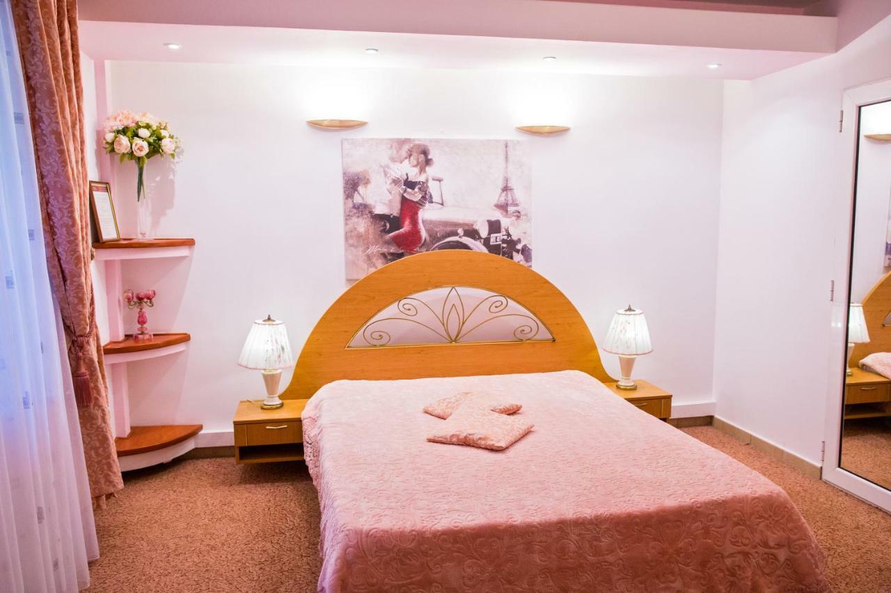 Hotel Roco Izvin Bagian luar foto