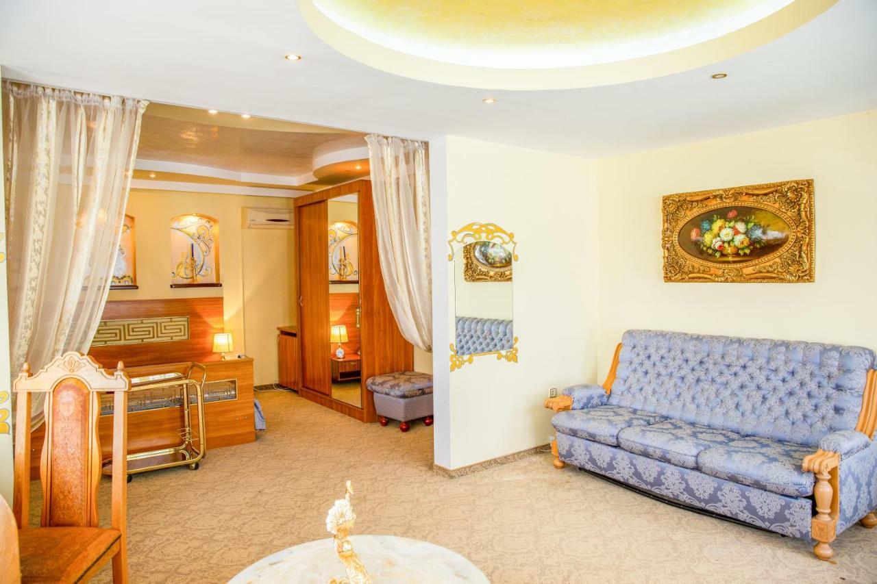 Hotel Roco Izvin Bagian luar foto