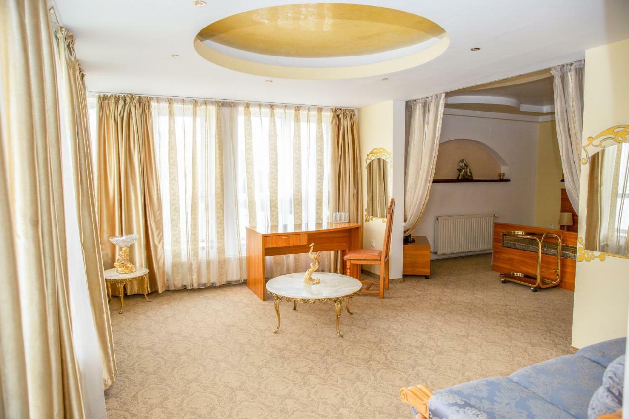 Hotel Roco Izvin Bagian luar foto
