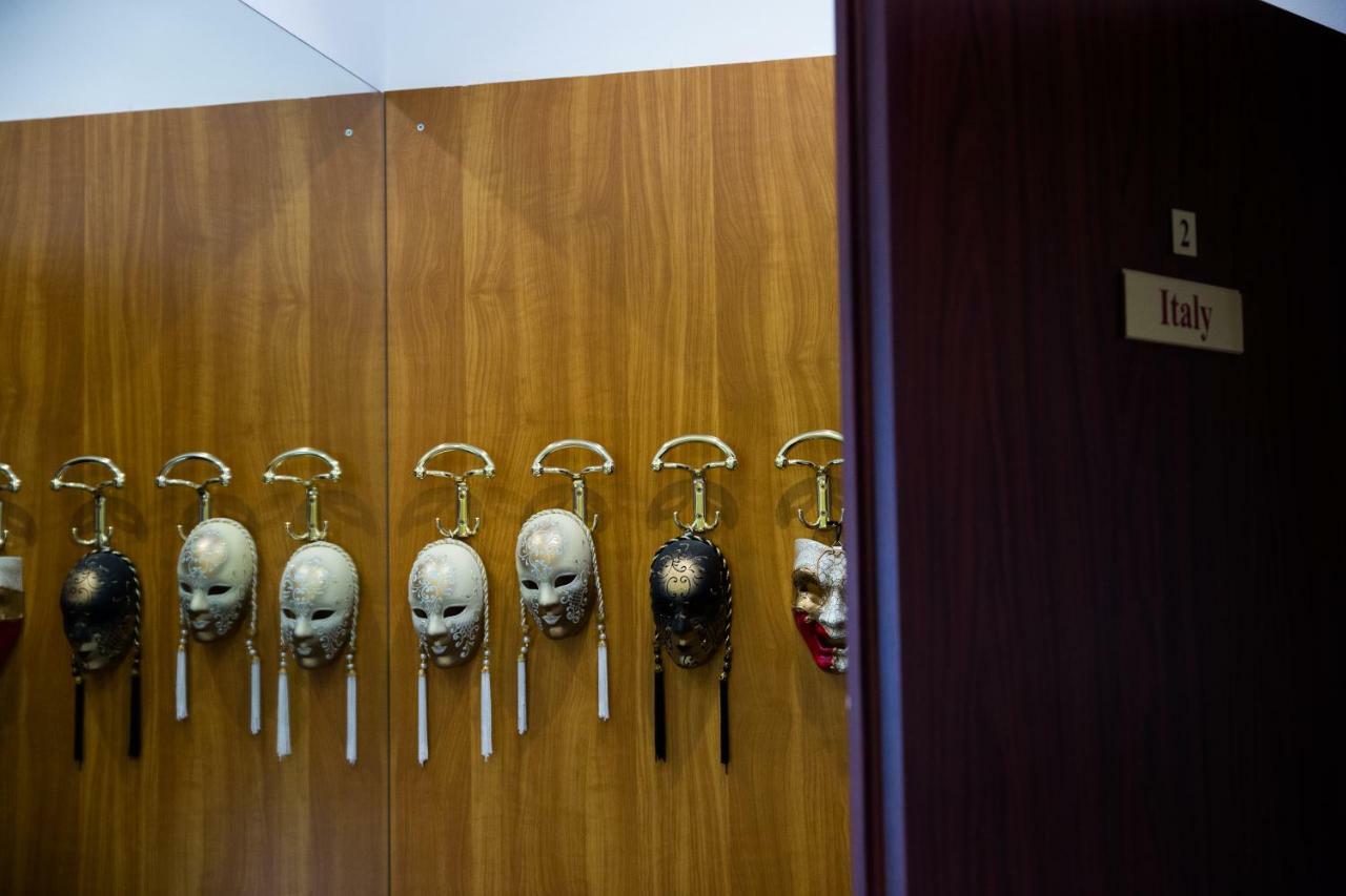 Hotel Roco Izvin Bagian luar foto
