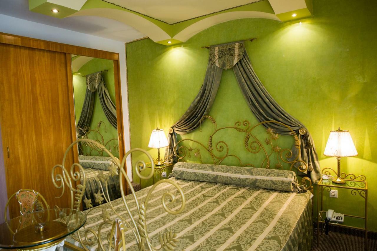 Hotel Roco Izvin Bagian luar foto