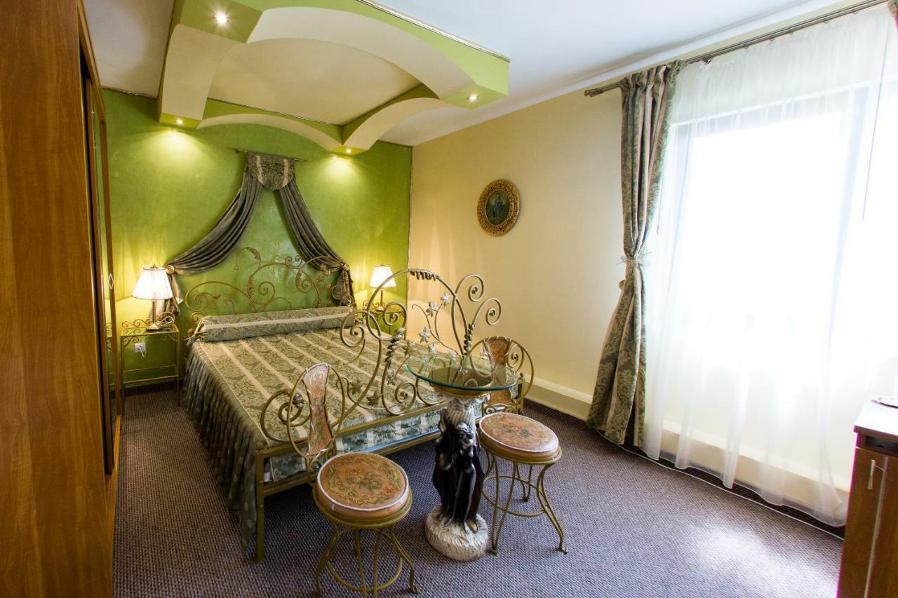 Hotel Roco Izvin Bagian luar foto