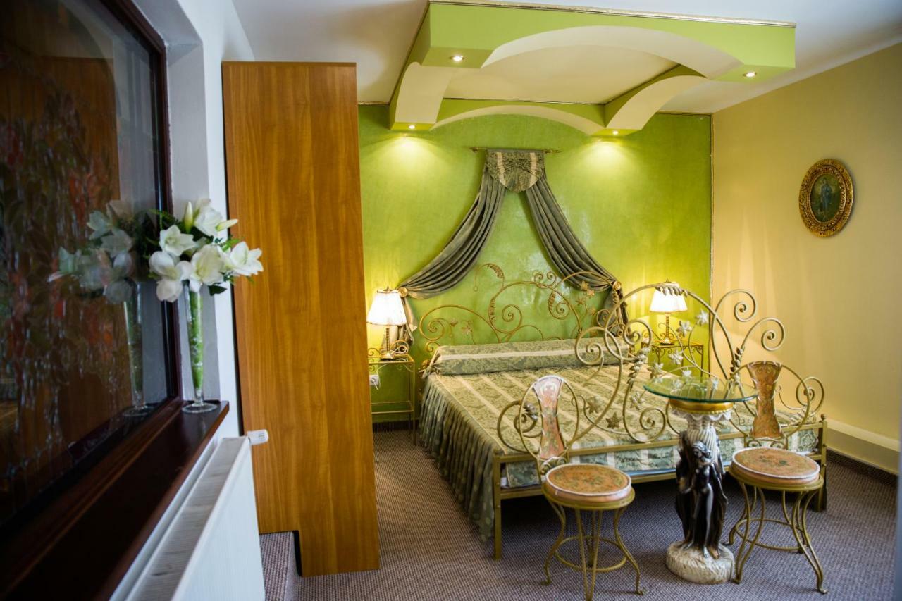 Hotel Roco Izvin Bagian luar foto