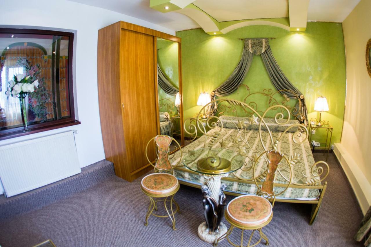 Hotel Roco Izvin Bagian luar foto