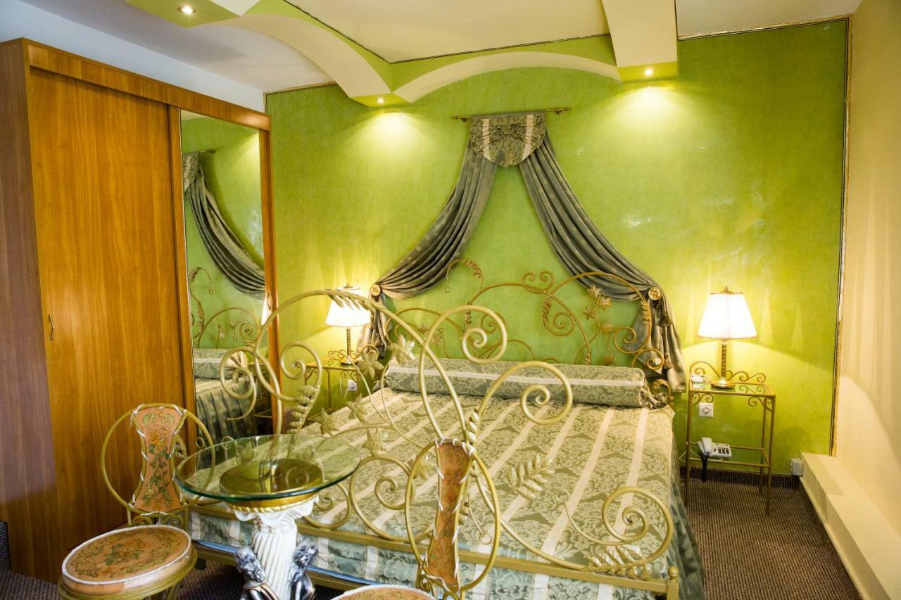 Hotel Roco Izvin Bagian luar foto